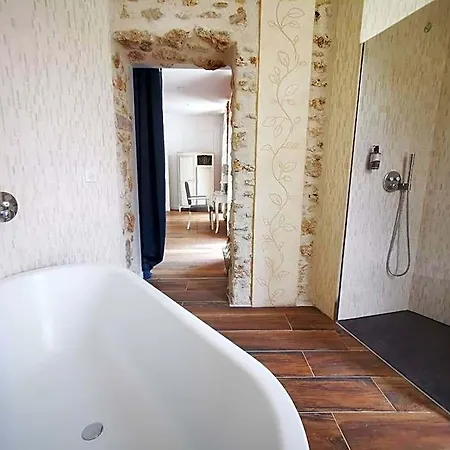 Chateau De La Plumasserie 2*