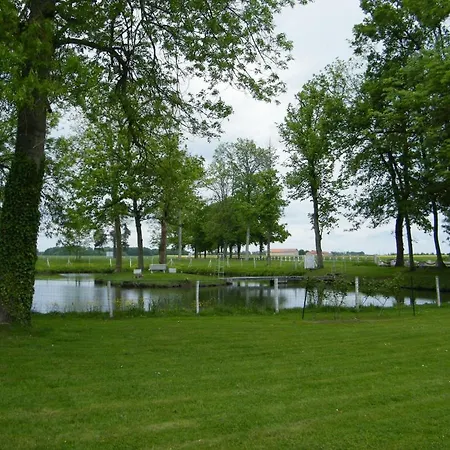 Chateau De La Plumasserie Bed & Breakfast 2*